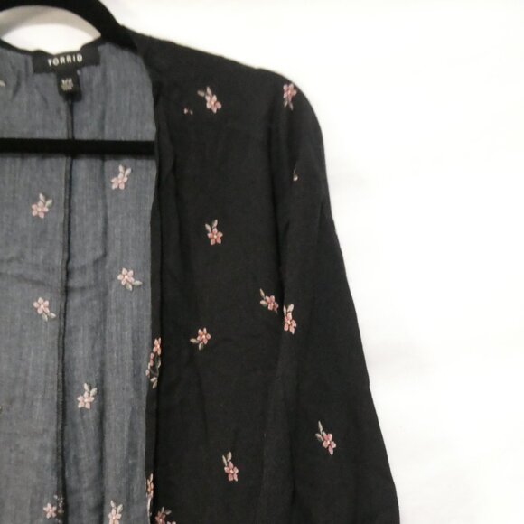 TORRID | 1/2 | Floral Open Front Kimono Jacket - Picture 5 of 16